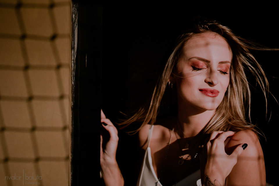 Uma Sessão Fotográfica dentro do Apto da Luisa Bombardelli