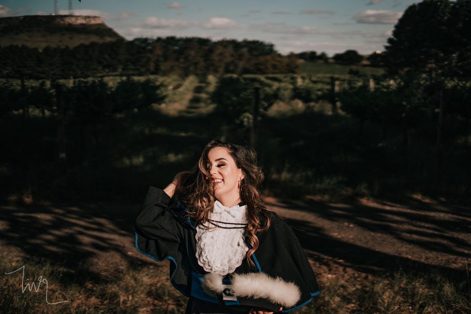 Um ensaio De formatura lindo Na vinicola