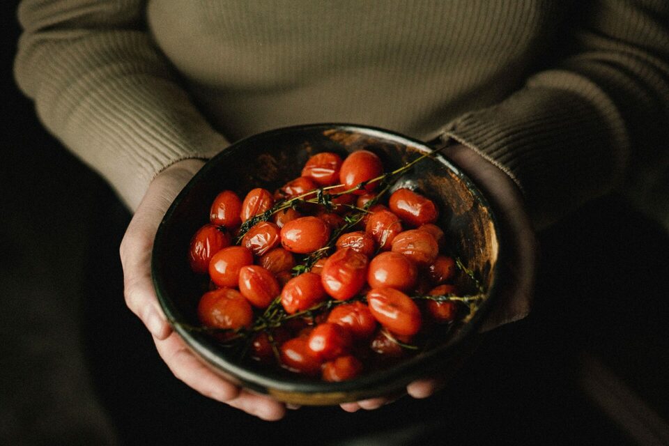 Pratos Entre Nós - Poesia e Comida